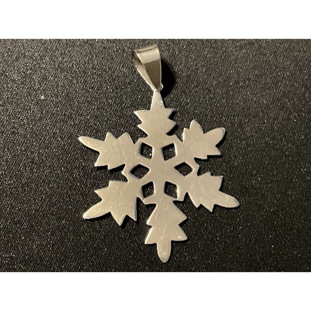 925 Sterling Silver Snow Flake Pendant